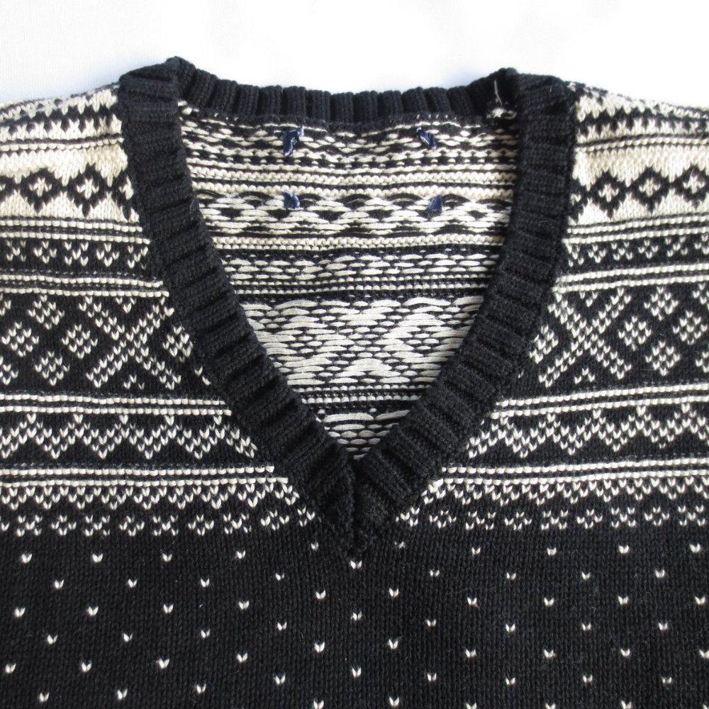 4/$14 Large Unisex Black and Cream V-Neck Sweater Size Large - Picture 3 of 4